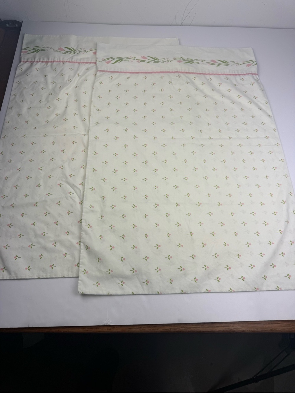 Vintage Laura Ashley Standard Pillow Cases Castleberry Pink Tulip Pattern Set